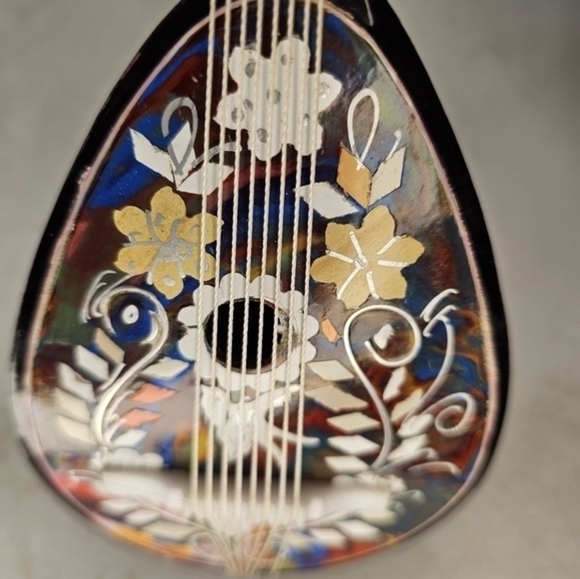 Vintage miniature imitation tortoiseshell and mother of pearl mandolin‎ - Picture 4 of 9